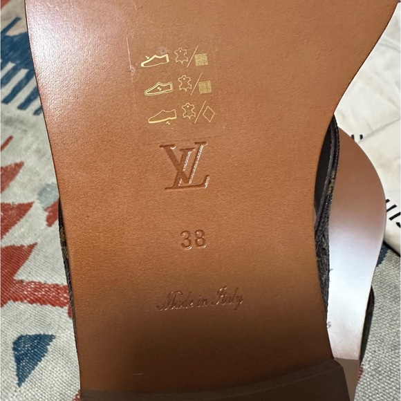 LOUIS VUITTON Sunny Flat Thong - Picture 9 of 12
